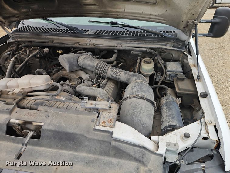 image for item EO4854 2000 Ford F450 Super Duty flatbed truck