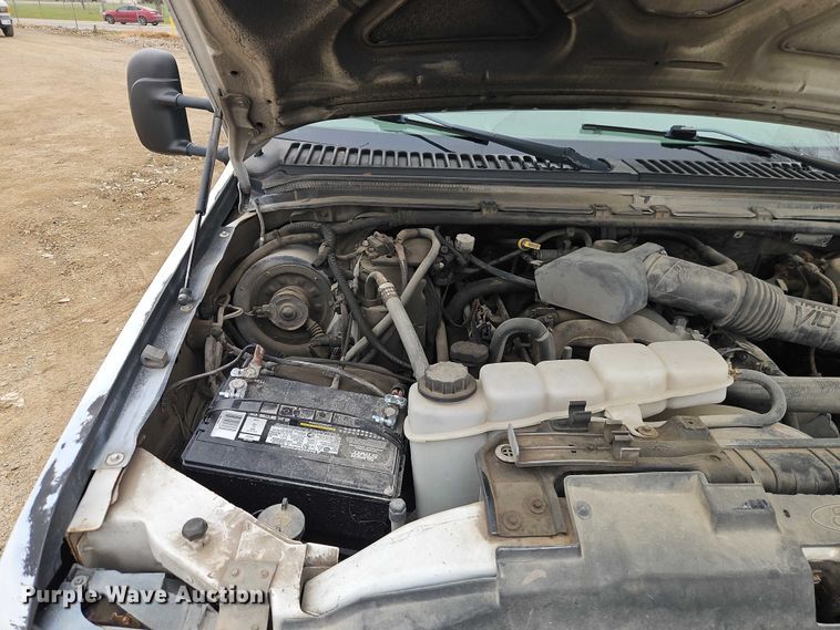 image for item EO4854 2000 Ford F450 Super Duty flatbed truck