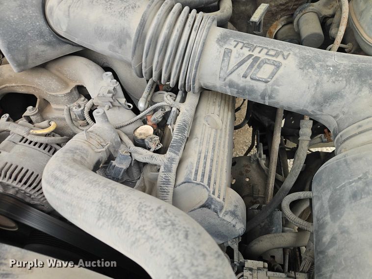 image for item EO4854 2000 Ford F450 Super Duty flatbed truck