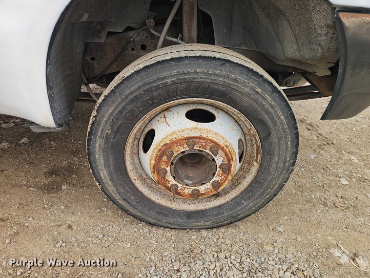 image for item EO4854 2000 Ford F450 Super Duty flatbed truck