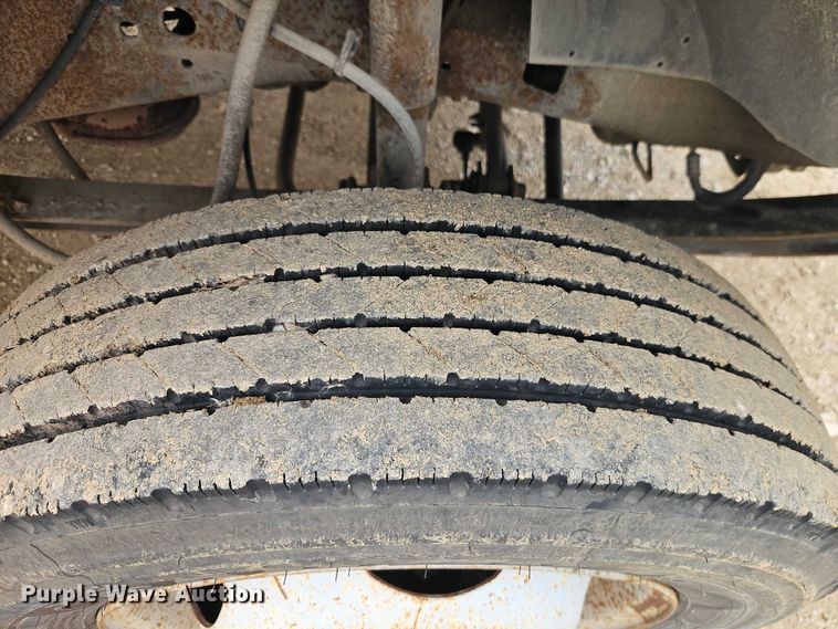 image for item EO4854 2000 Ford F450 Super Duty flatbed truck