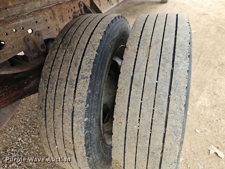 image for item EO4854 2000 Ford F450 Super Duty flatbed truck