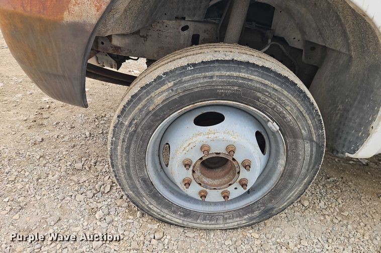 image for item EO4854 2000 Ford F450 Super Duty flatbed truck