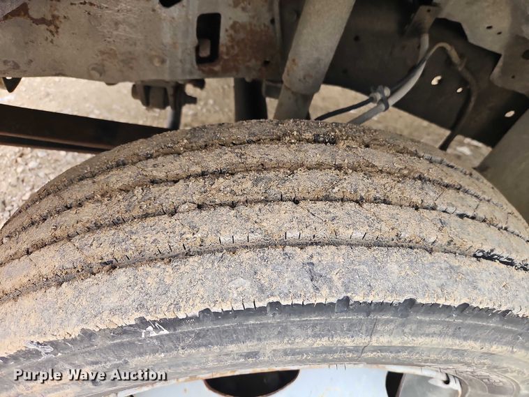 image for item EO4854 2000 Ford F450 Super Duty flatbed truck