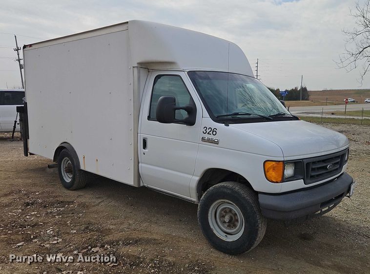 image for item EO4856 2007 Ford E-350 box truck