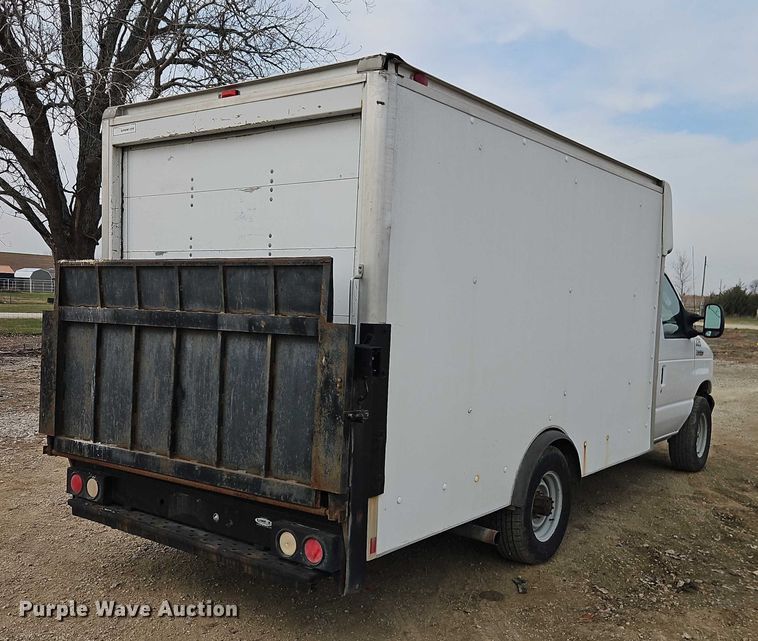 image for item EO4856 2007 Ford E-350 box truck