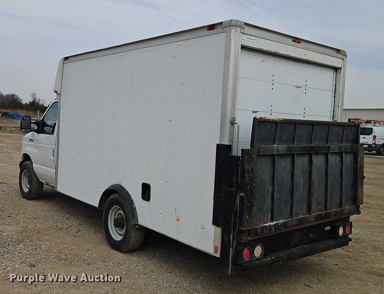 image for item EO4856 2007 Ford E-350 box truck
