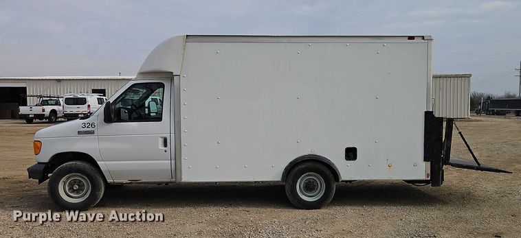 image for item EO4856 2007 Ford E-350 box truck