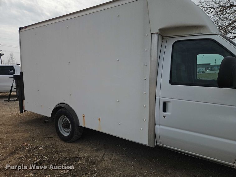 image for item EO4856 2007 Ford E-350 box truck
