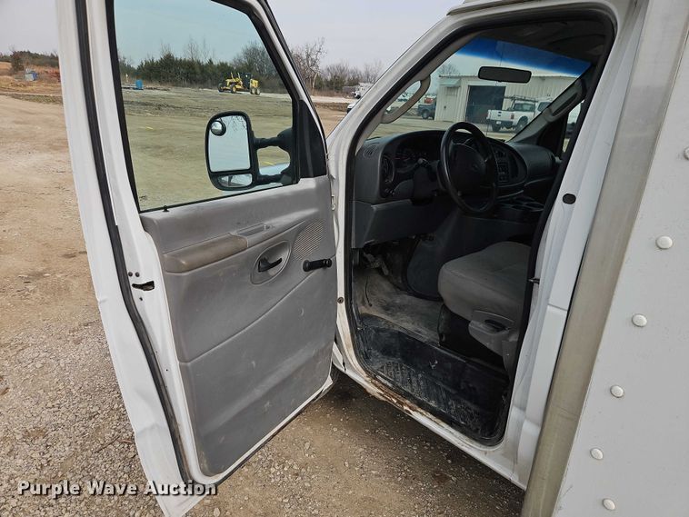 image for item EO4856 2007 Ford E-350 box truck