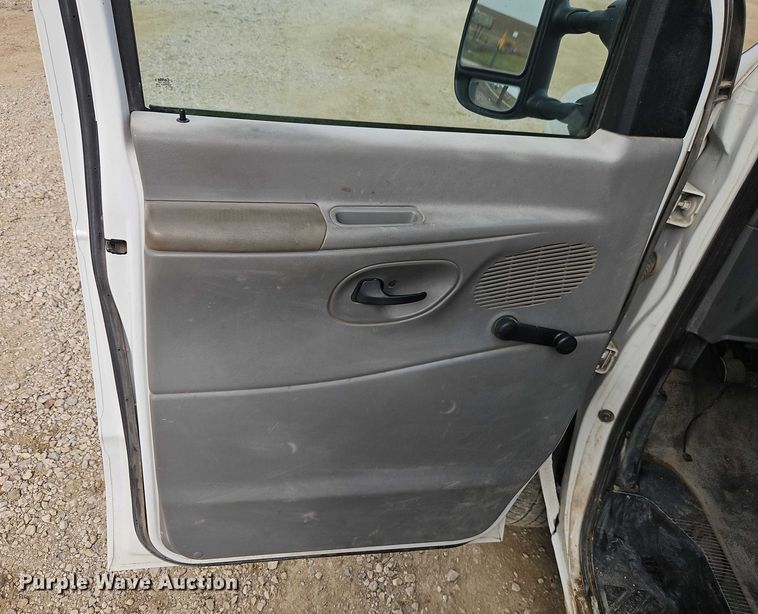 image for item EO4856 2007 Ford E-350 box truck