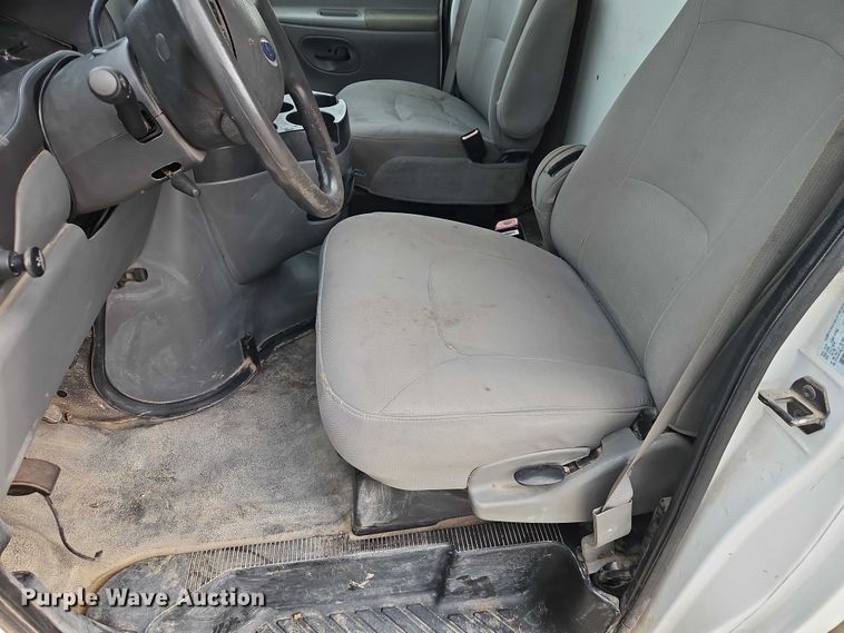 image for item EO4856 2007 Ford E-350 box truck