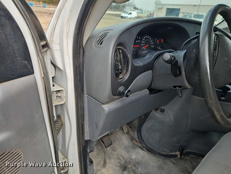image for item EO4856 2007 Ford E-350 box truck