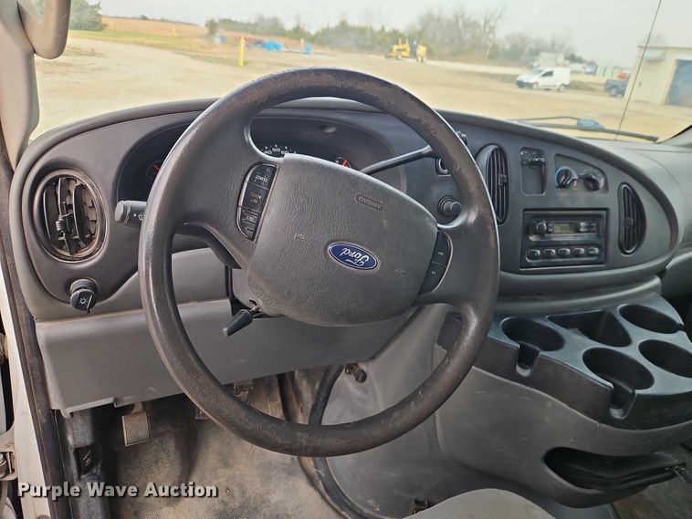 image for item EO4856 2007 Ford E-350 box truck