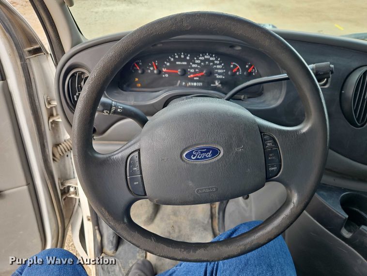 image for item EO4856 2007 Ford E-350 box truck