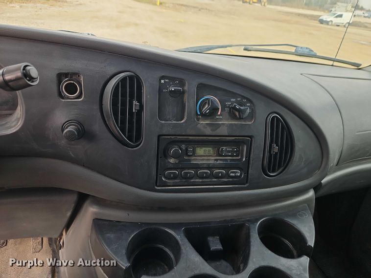 image for item EO4856 2007 Ford E-350 box truck