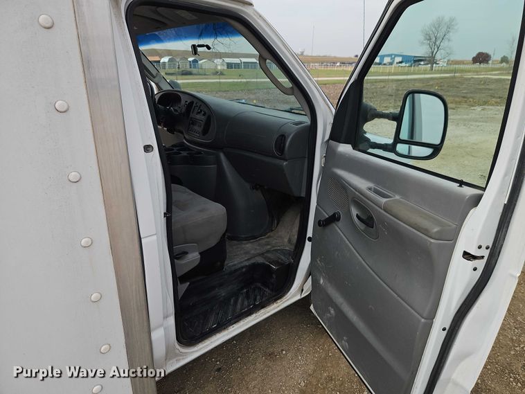 image for item EO4856 2007 Ford E-350 box truck