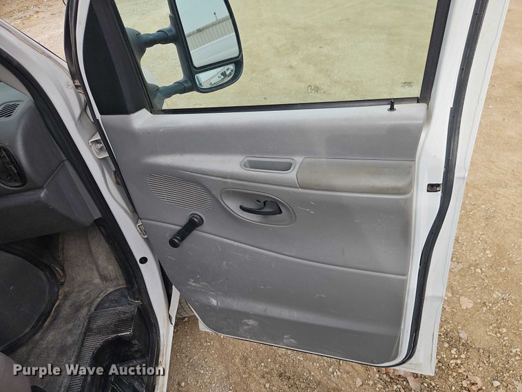 image for item EO4856 2007 Ford E-350 box truck