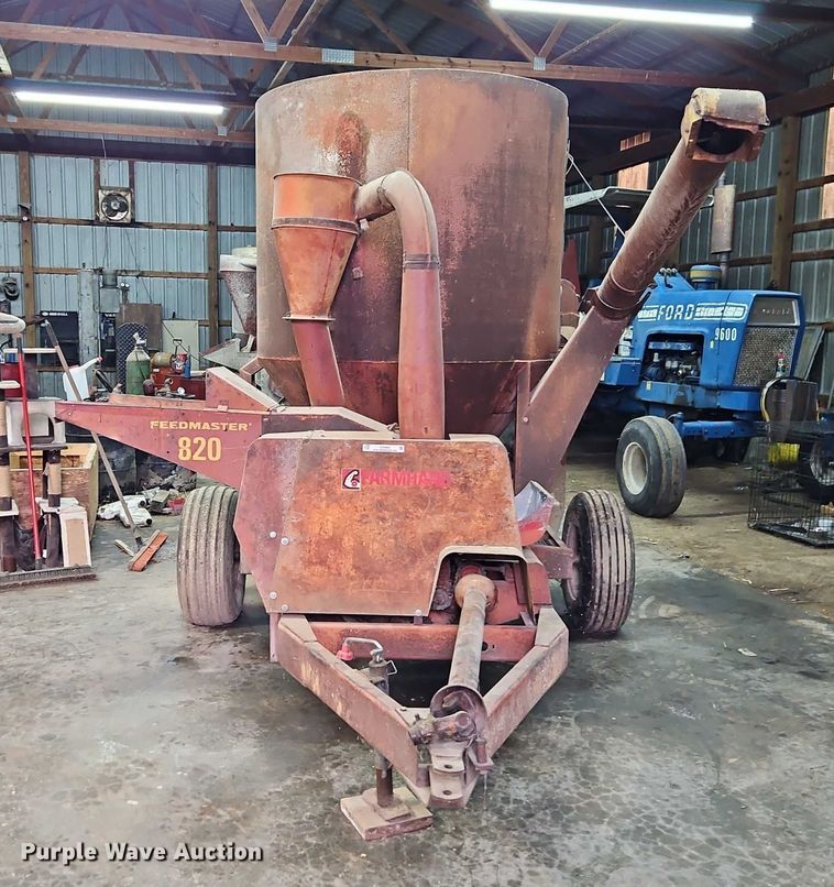 image for item EO4862 Farmhand Farmaster 820 F82-D feed grinder/mixer