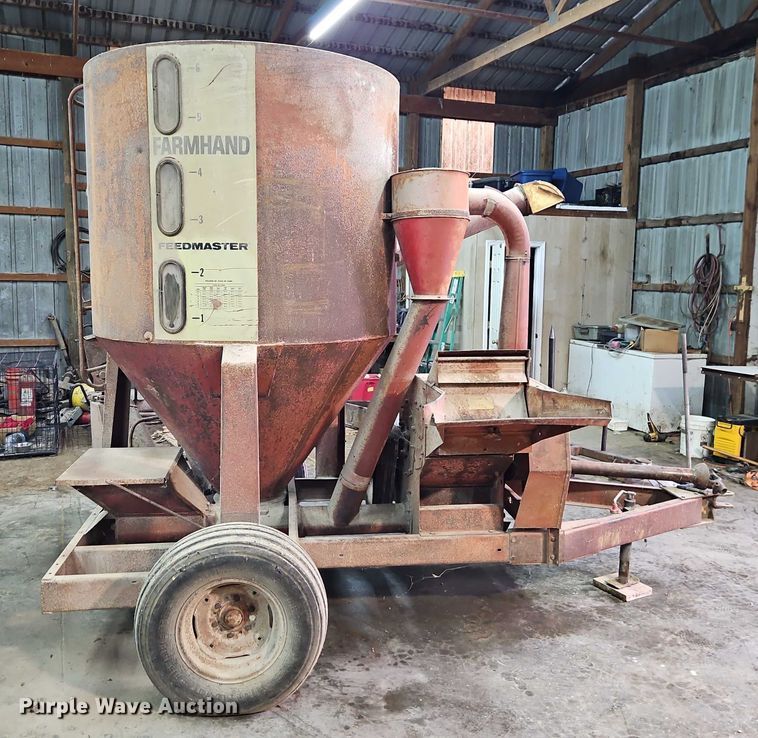 image for item EO4862 Farmhand Farmaster 820 F82-D feed grinder/mixer