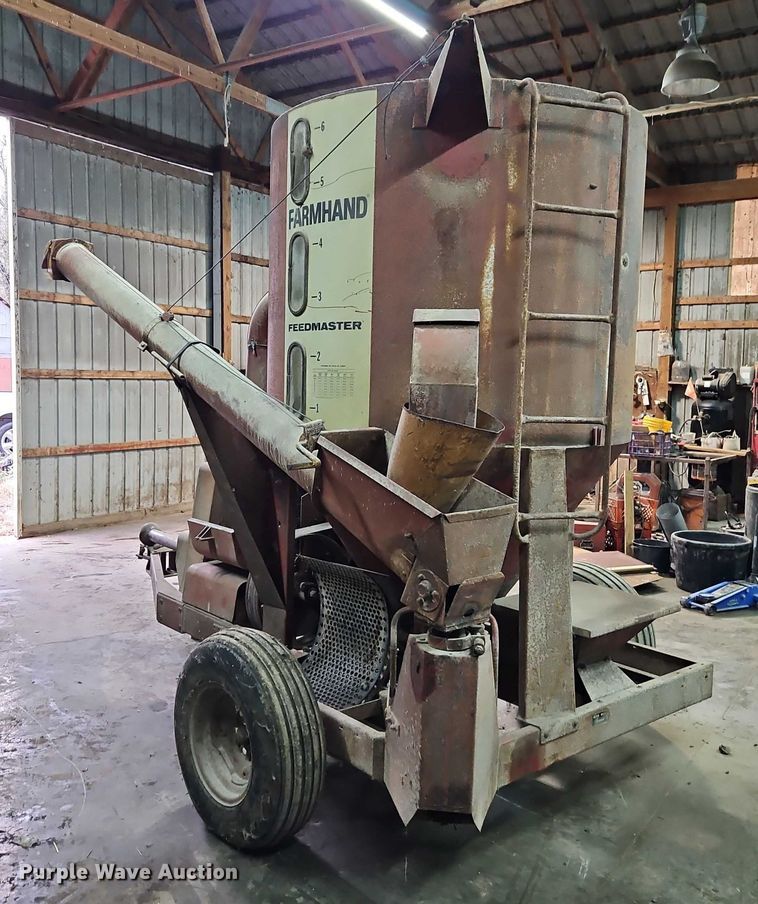 image for item EO4862 Farmhand Farmaster 820 F82-D feed grinder/mixer