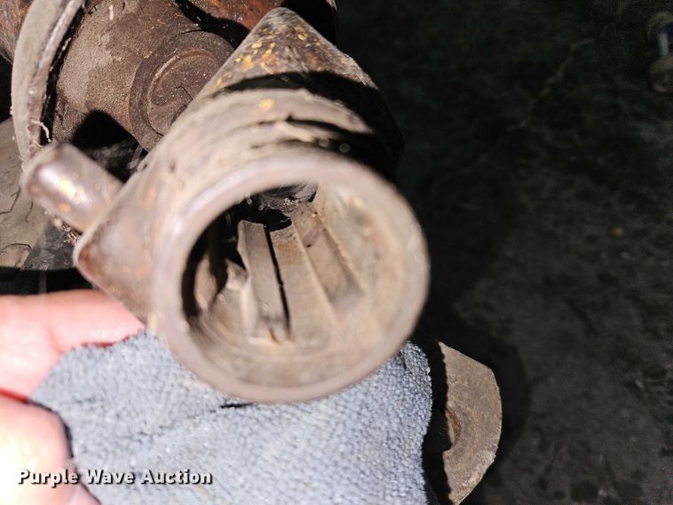 image for item EO4862 Farmhand Farmaster 820 F82-D feed grinder/mixer