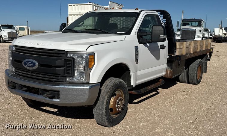 image for item EP0903 2017 Ford F350 flatbed pickup truck