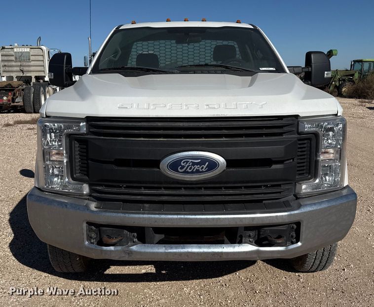 image for item EP0903 2017 Ford F350 flatbed pickup truck