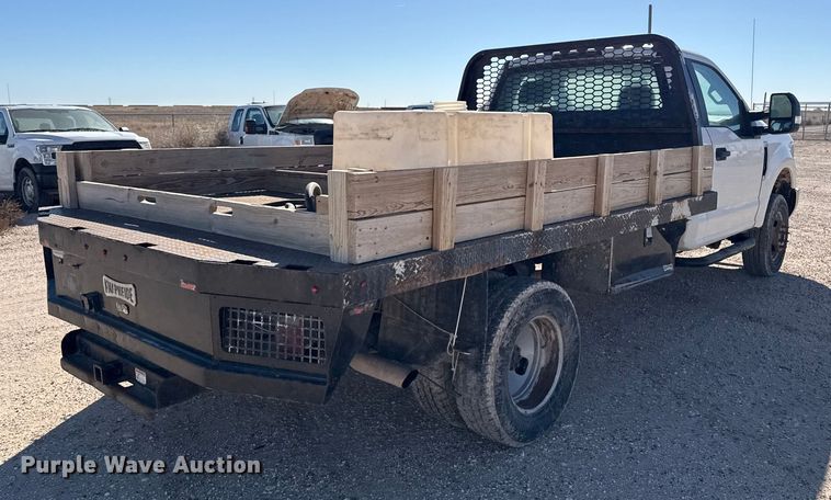 image for item EP0903 2017 Ford F350 flatbed pickup truck