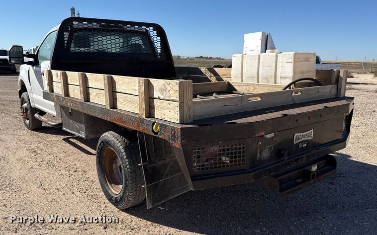 image for item EP0903 2017 Ford F350 flatbed pickup truck