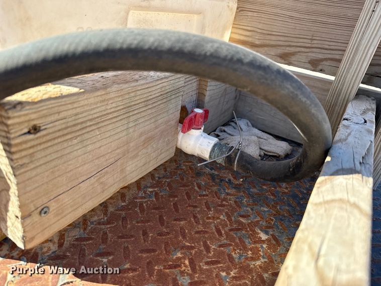 image for item EP0903 2017 Ford F350 flatbed pickup truck