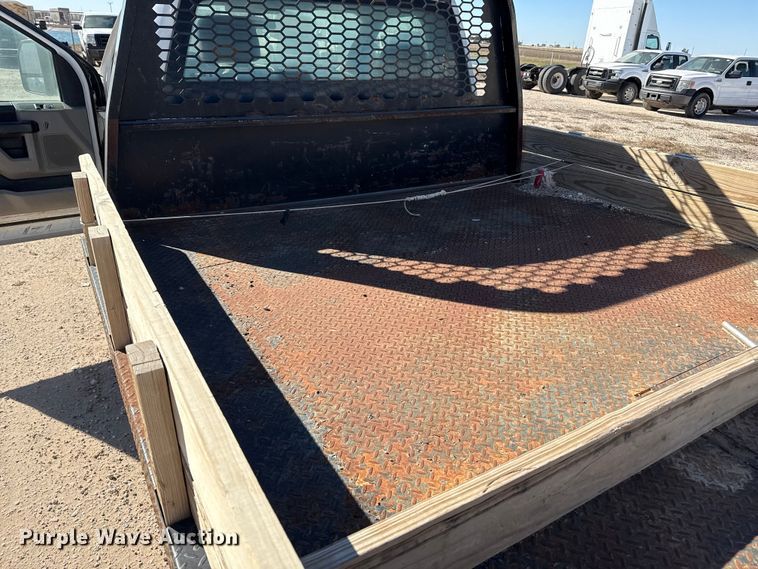 image for item EP0903 2017 Ford F350 flatbed pickup truck