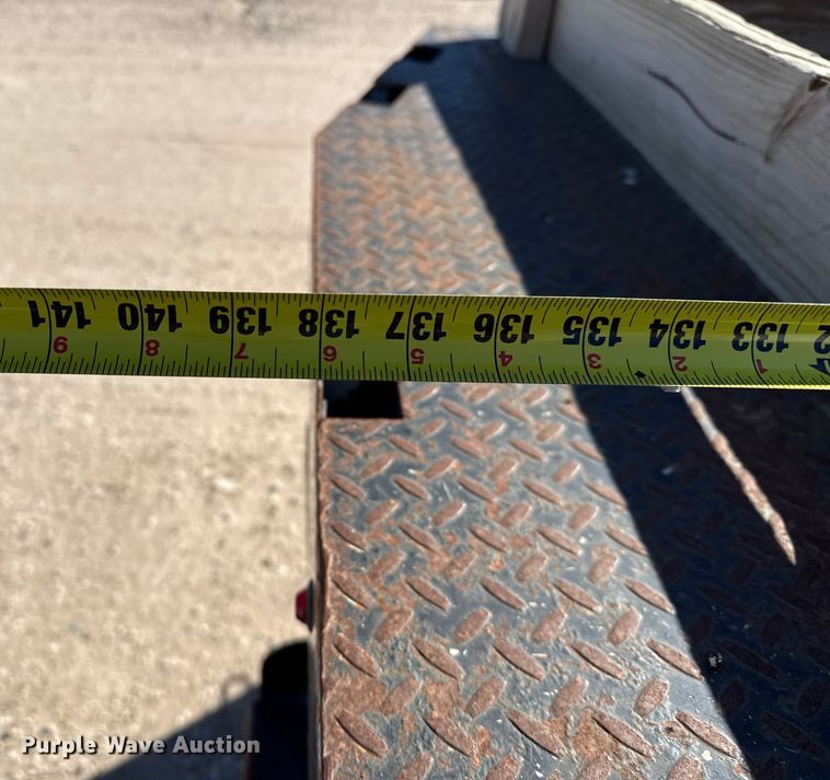 image for item EP0903 2017 Ford F350 flatbed pickup truck