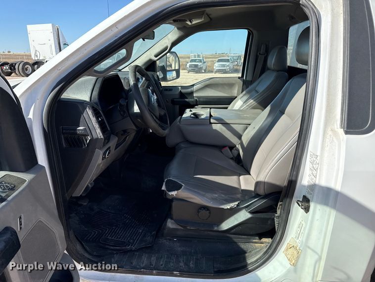 image for item EP0903 2017 Ford F350 flatbed pickup truck