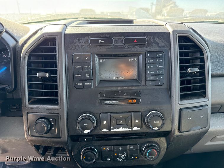 image for item EP0903 2017 Ford F350 flatbed pickup truck