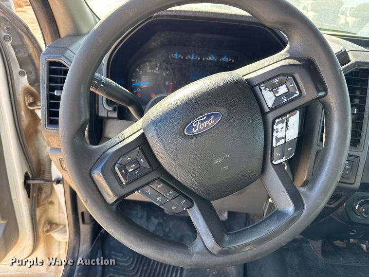 image for item EP0903 2017 Ford F350 flatbed pickup truck