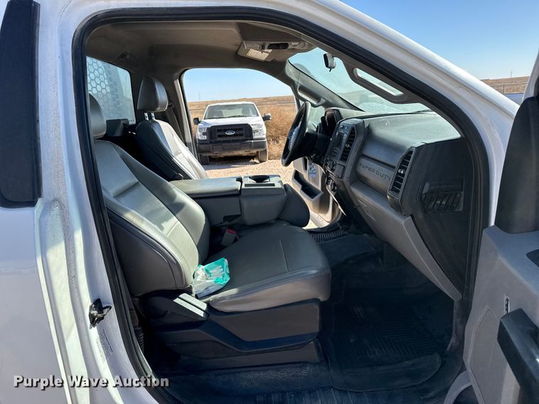 image for item EP0903 2017 Ford F350 flatbed pickup truck