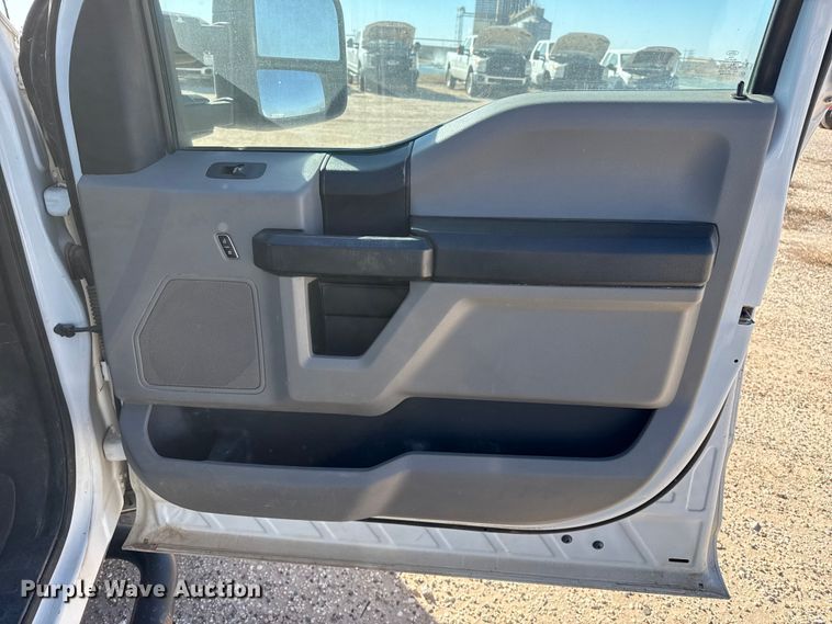 image for item EP0903 2017 Ford F350 flatbed pickup truck