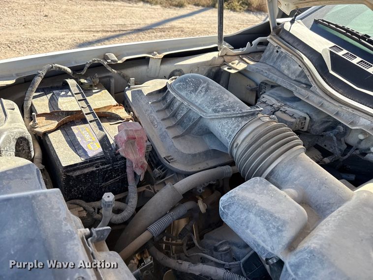 image for item EP0903 2017 Ford F350 flatbed pickup truck