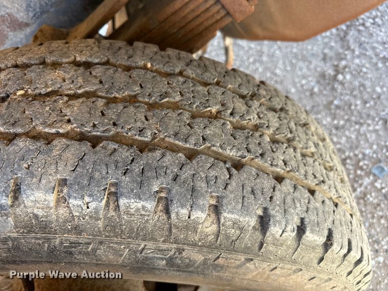 image for item EP0903 2017 Ford F350 flatbed pickup truck