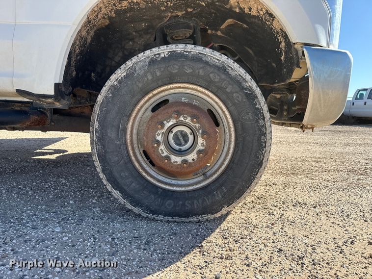 image for item EP0903 2017 Ford F350 flatbed pickup truck