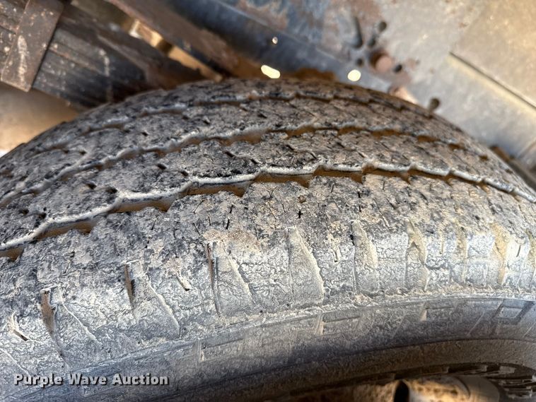 image for item EP0903 2017 Ford F350 flatbed pickup truck