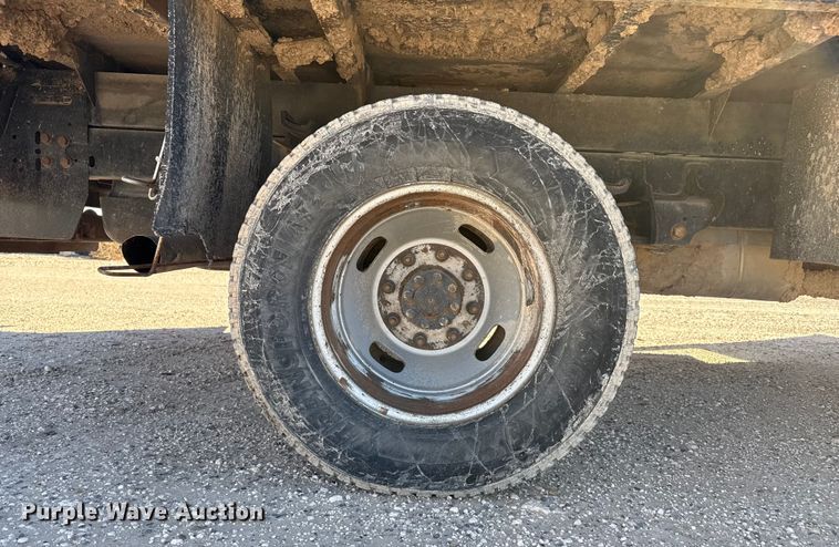 image for item EP0903 2017 Ford F350 flatbed pickup truck