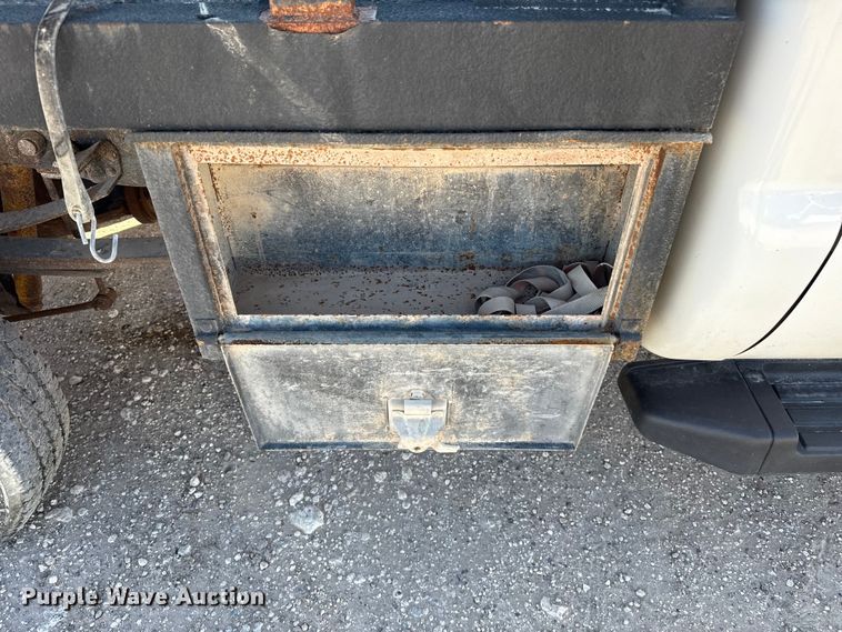 image for item EP0904 2015 Ford F250 flatbed pickup truck