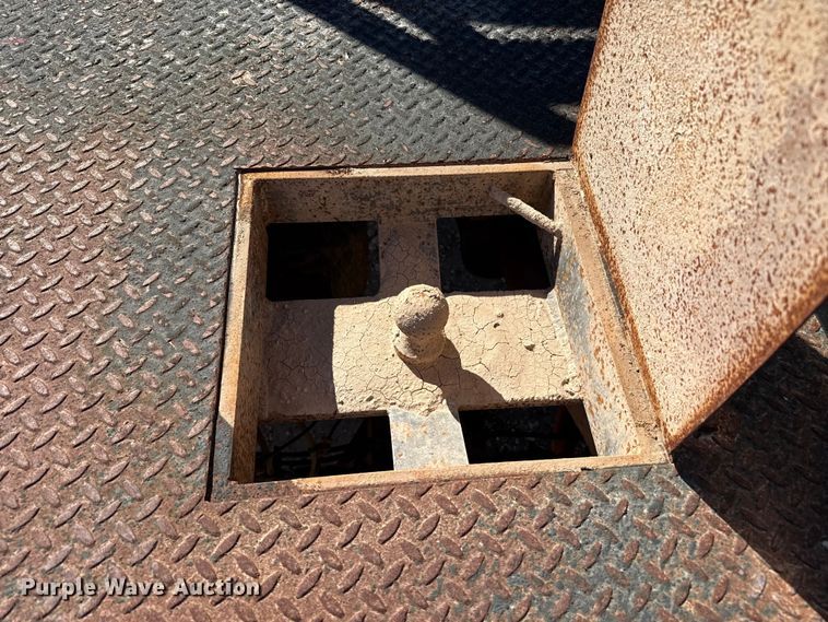 image for item EP0904 2015 Ford F250 flatbed pickup truck