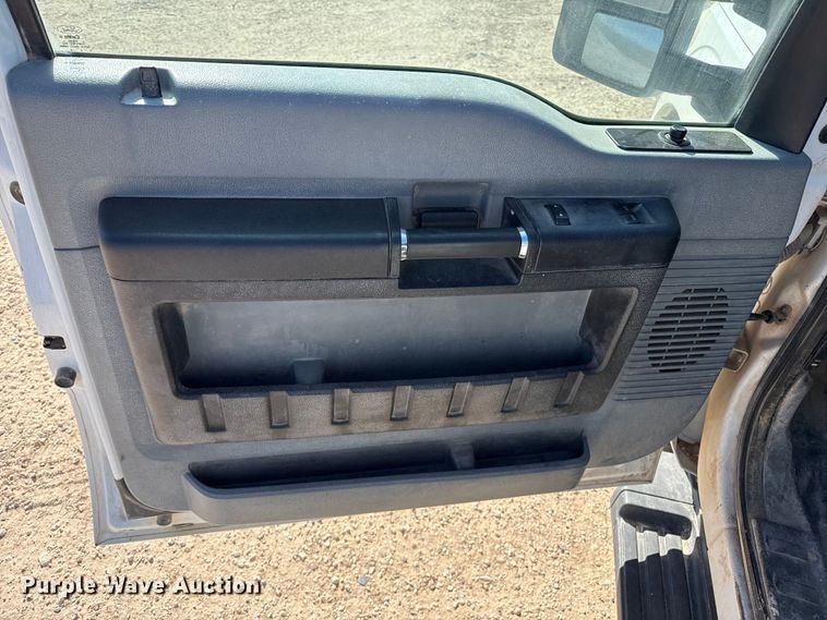 image for item EP0904 2015 Ford F250 flatbed pickup truck