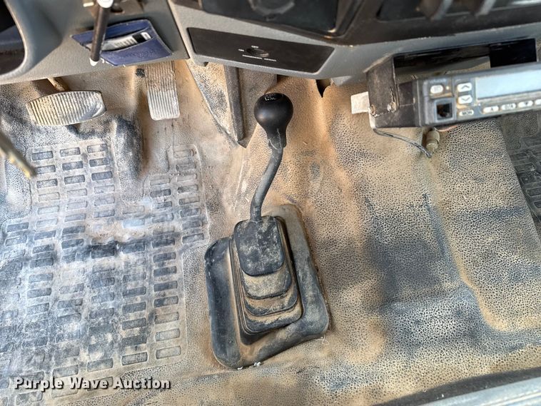 image for item EP0904 2015 Ford F250 flatbed pickup truck