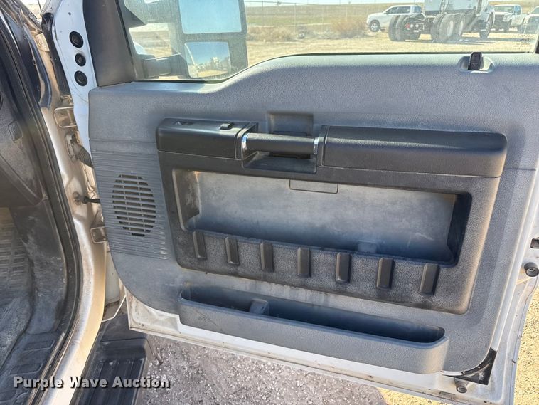 image for item EP0904 2015 Ford F250 flatbed pickup truck