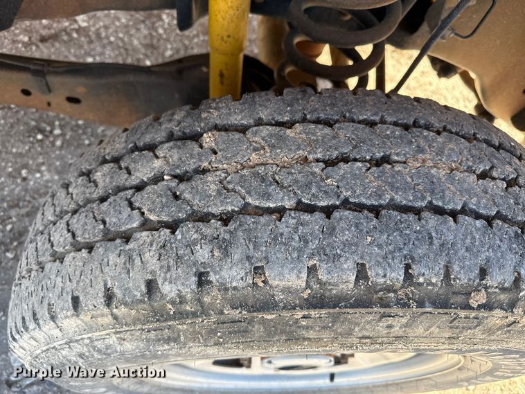 image for item EP0904 2015 Ford F250 flatbed pickup truck