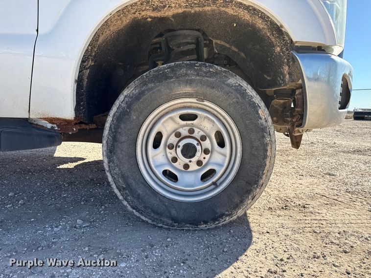 image for item EP0904 2015 Ford F250 flatbed pickup truck